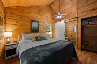 Cozy Cabin, 10 minutes to downtown Gatlinburg! - شاليه