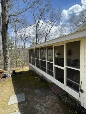 Cozy Mountain Retreat Adjoining Caesar’s Head State Park. Hotels near DuPont State Recreational Forest Visitor Center