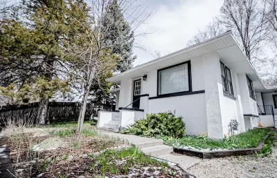 Newly renovated farmhouse! Hotels near Nora Eccles Harrison Museum of Art