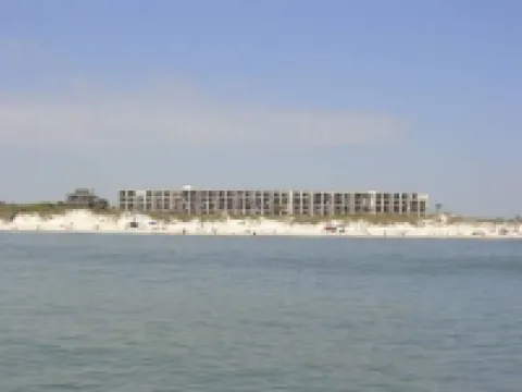 Direct Oceanfront Condo and Drive on the Beach Access!! 克雷森特海灘酒店