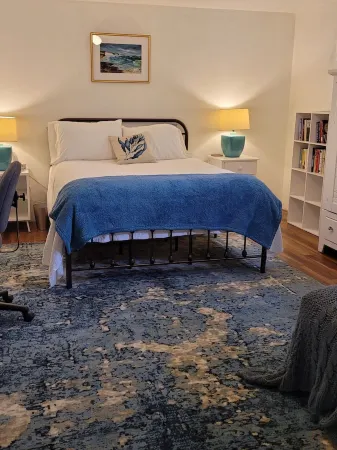 Beautifully furnished, spacious, comfortable. 1 block to campus.