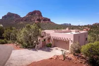 Red Rock View, Hot Tub, 3914sqft & Ms. Pac-Man: Pet-Friendly