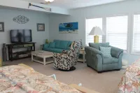 Beautiful Family Home, Residential Area, Short Walk to Beach, Renovated Shower