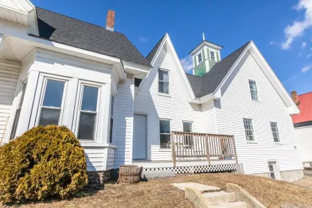 Updated 3 bedroom vacation rental in Sunapee