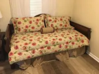 Cozy Comfort. Close to Town, But in Private, Quiet Area. New Hot Tub Aug 2025