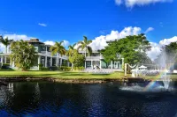 Saint Patrick Palace - Wedding-Ready Luxury Estate w/ Pool & Guest Cottage Hotels in Davie