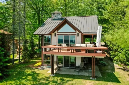 Beautiful Home w/ 2 fireplaces, Deck, and 75ft of Private Higgins Lake Frontage