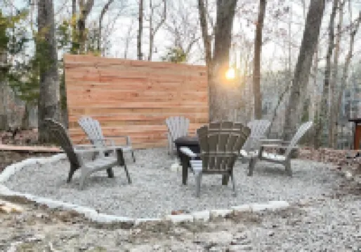 Luxury, Lakefront Chalet; Dock, Grills, Sasquatch & Firepits with a view