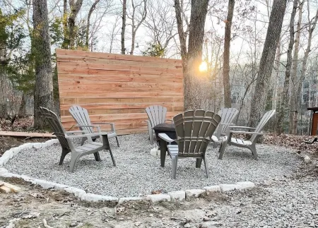 Luxury, Lakefront Chalet; Dock, Grills, Sasquatch & Firepits with a view