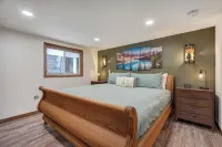 Creekside Pack Cabin with 360° Mountain Views