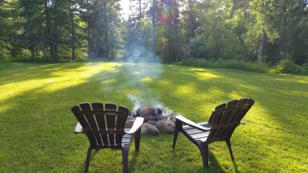 Two bedroom cottage near beautiful Herbster beach. Отели в г. Кловер