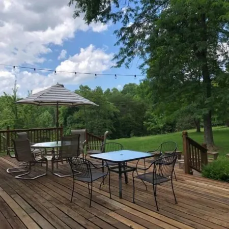 Spacious Lake Escape Near Conley Bottom