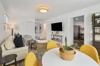 Leesburg Hideaway- King Bed + Private Backyard