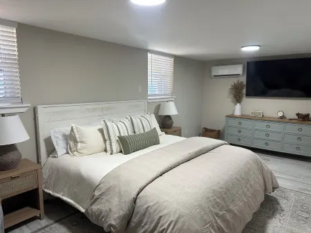 Welcome to Paradise: Stunning Lakefront Home on Lake Martin!