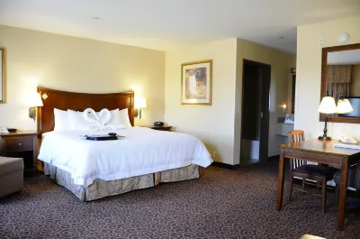 Hampton Inn & Suites Red Bluff Hotels near Dog Island Park
