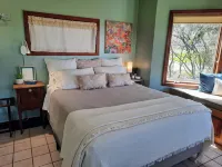 It's Here! A Restful Experience...Flx Wine Trails Garden Studio + Deck +  BBQ