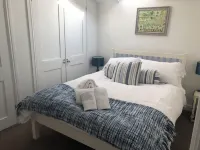 Lundy - overlooking Port Isaac Bay beautiful apartment with Sea Views & parking