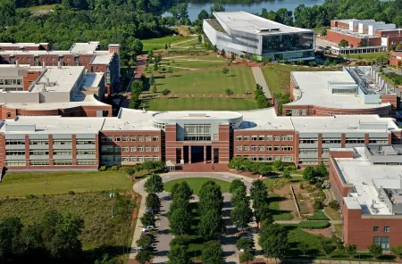 North Hills Oasis- 5mins from North Hills, Newly Renovated, Two En Suites!