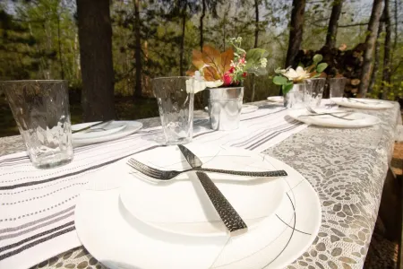 Remodeled Cabin w/fireplace, 2 miles from Lakewood