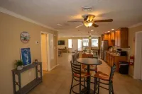 Heated Pool and Spa-3B/2B Waterfront on Canal close to the Beach - 프라이빗 풀