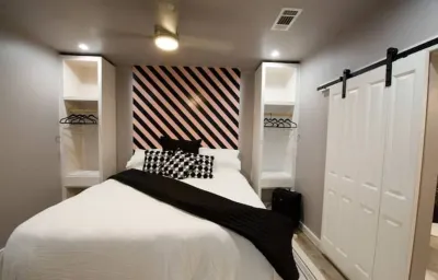 Downtown Luxurious Gem Hotels near Gayla Mize Garden