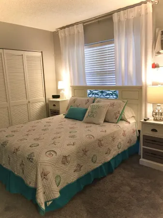 Beautiful 1ST floor condo across from Marco Island’s Residents Beach Отели в г. Марко-Айленд