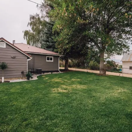 Cozy stay at the “Country Farmhouse Sleeps 12