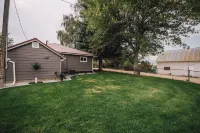 Cozy stay at the “Country Farmhouse Sleeps 12 - WiFi