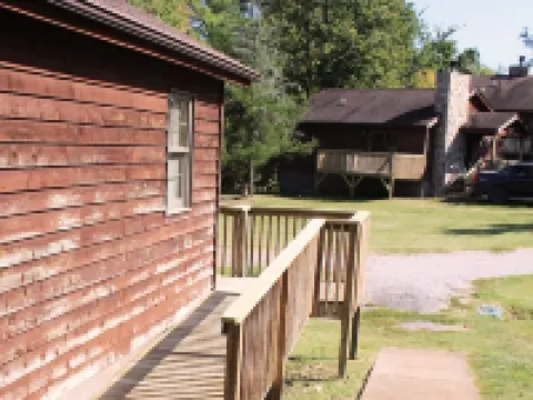Stones Throw from Giant City Park, Wineries, Hiking, Biking, Hunting and more. Hotels in Makanda