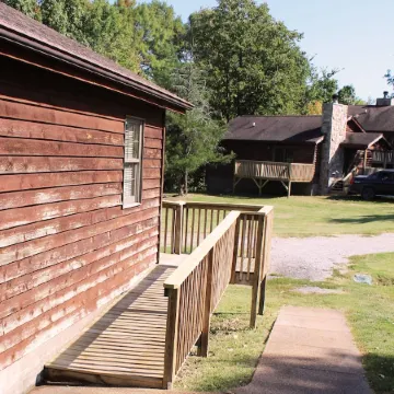 Stones Throw from Giant City Park, Wineries, Hiking, Biking, Hunting and more.