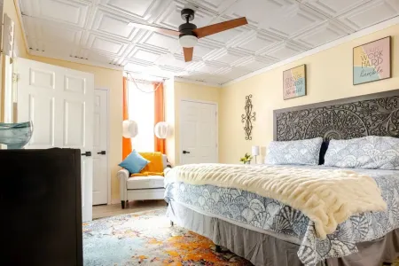 20 MINUTES AWAY FROMTHE BEACH