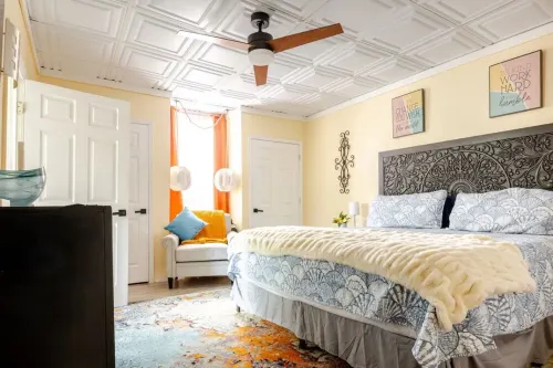 20 MINUTES AWAY FROMTHE BEACH