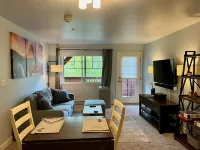 Comfortable 1 Bed/1 Bath with A/C, Hot Tubs & Great Amenities
