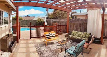 The Happy Hideaway - Swimming pool inside - 3BR - 2BA-  Look at me! Отели рядом с достопримечательностью «Хэйворд Джапанес Гарденс»