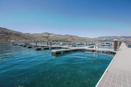 Outdoor Heater & Covered Patio, Paddle Boards, Fire Table, Bikes, Outdoor Games