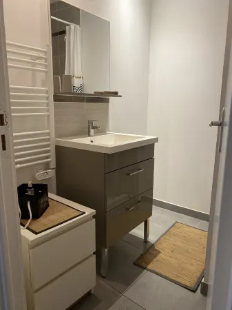 Superbe Appartement Centre Ville Avec vue sur la Mer. Lit et Chaise Haute Bébé Отели в г. Сет