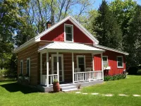 Historic Log Cabin by the Bay (Lake Views)