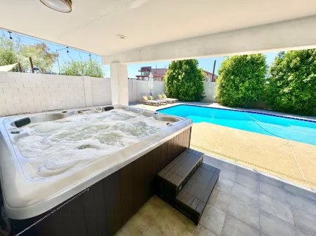 Mesa Revere Oasis - Pool, Hot Tub, Game & Golf Отели рядом с достопримечательностью «Аризона Музеум оф Нэчурал Хистори»