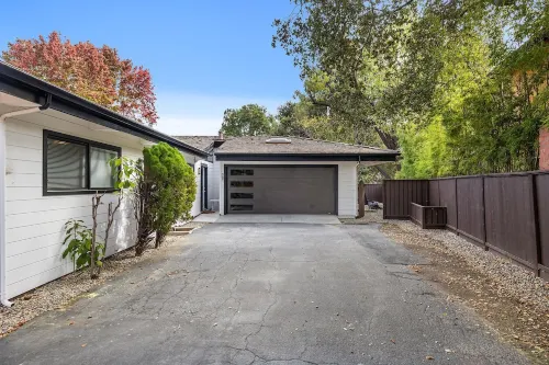Designer retreat home near Stanford! Luxury, Gym, Peloton, office,Backyard,BBQ