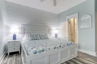 Steps from Beach, Private Pool, Tiki Bar, Pet-Friendly!