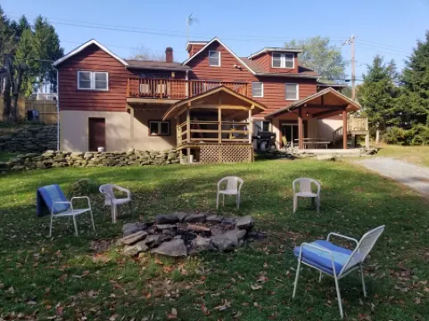 Lake, Swimming Pond on Property, Hot Tub, Fire Pit, Grill and More, Pet Friendly