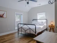 Historic 4 BDRM Duplex + Sleeps 10 + Fire pit + 3 mins to Downtown Columbia