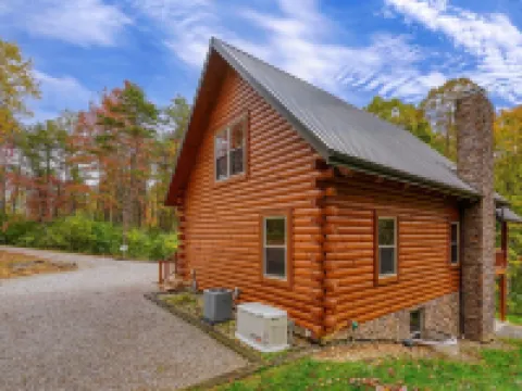 Christine’s Chalet at Trickle Creek in Hocking Hills 馬裏恩酒店