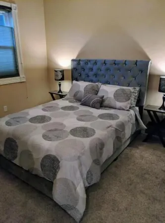 Walk everywhere one block from charming Golden CO Отели рядом с достопримечательностью «Маунт Голиат Нэчурал Арея»