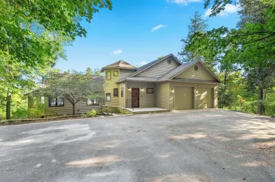 Stunning 5-bedroom, 4.5-bath Bluff home with Spectacular, Panoramic Bay Views Hotels in der Nähe von Beach People Fish Creek