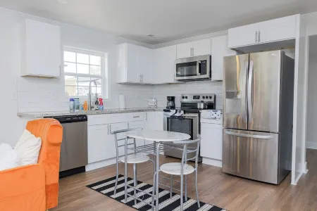 Charming 2-bedroom house with AC and WiFi in enjoyable China Grove