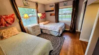Fully Furnished Entire house, fenced yard.Pets OK. 30 min to Legoland
