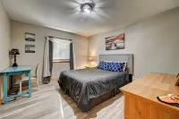 6 Bedroom Cabin w/Galactic Lake View, Hot Tub, WiFi, Family Adventures and MORE!