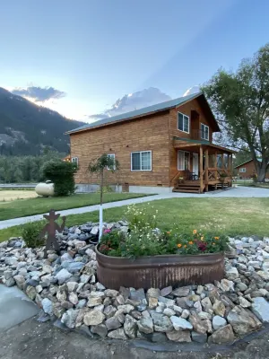 Wake up to Wild Life, River & Mountain View !