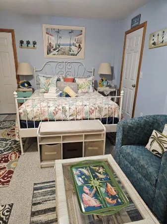 OBX Vacation. Cozy comfy efficiency room for 2 Friday to Friday beach get-away.